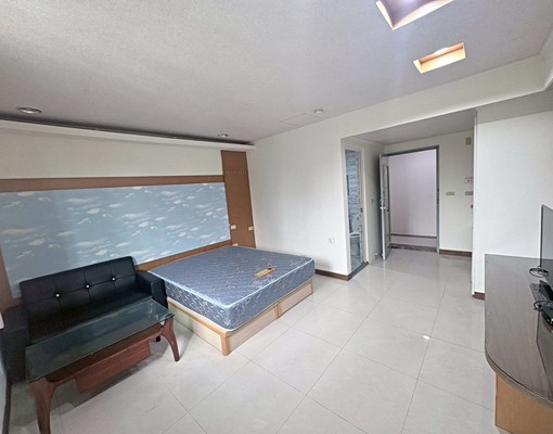 北屯區採光大套房 - Image 1