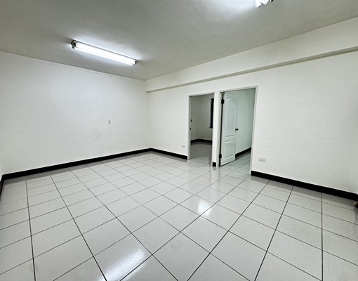 秒租!永和蛋黃區大陽台二樓~可租補!看備註! - Image 1