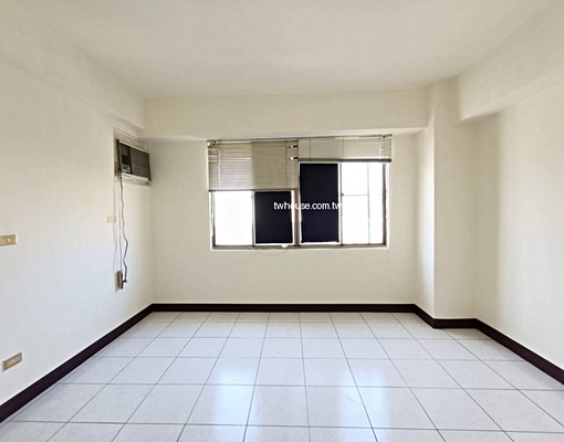 陽台進出稀有四房釋出+平面車位｜近建工商圈生活便利 - Image 10