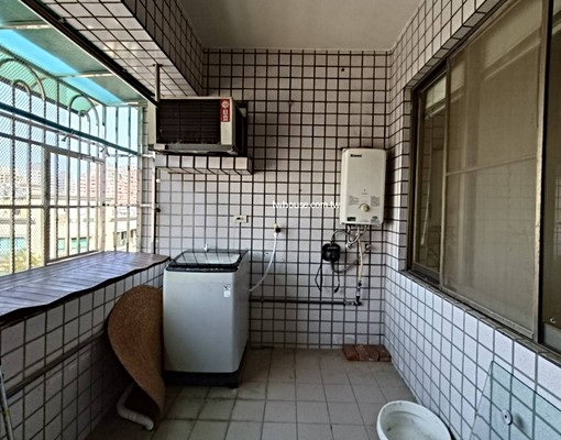 陽台進出稀有四房釋出+平面車位｜近建工商圈生活便利 - Image 12