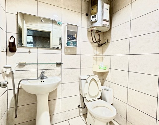 府中低樓層對外窗有垃圾處理可租補 - Image 7