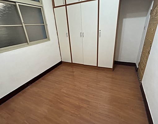 最難得一樓住家在南區四房空間大前後庭院有廚房有免費停車位 - Image 7