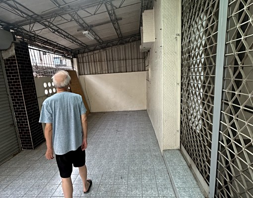 最難得一樓住家在南區四房空間大前後庭院有廚房有免費停車位 - Image 4