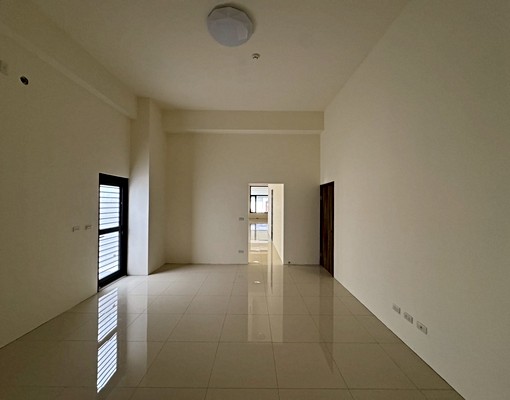 南興公園超巨★20坪電豪華大套房+20坪無敵大露台，附傢俱電 - Image 6