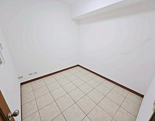 中和/可報稅租補入籍/現況交屋格局方正/採光通風雙陽台/機能 - Image 9