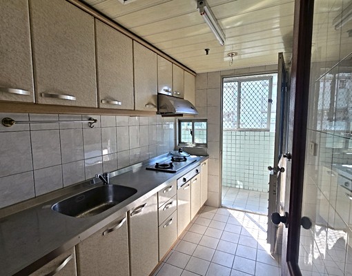 鄰中正輔仁商圈3房+車位附冷氣採光佳 - Image 3