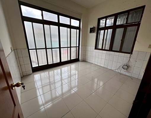 住店首選|整棟透天出租|門前停車 - Image 9