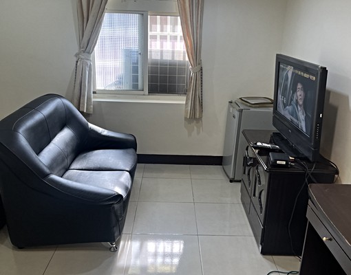 新中北路沙發套房出租 - Image 1