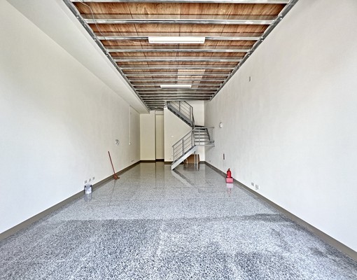 ✪捷運鳳山國中站✪捷仕堡金店面1+2樓 - Image 1