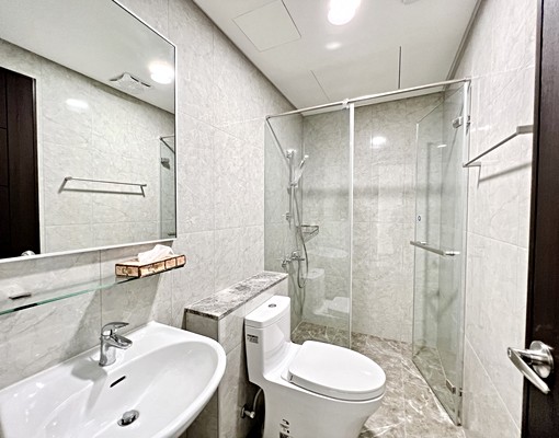 ✪捷運鳳山國中站✪捷仕堡金店面1+2樓 - Image 4