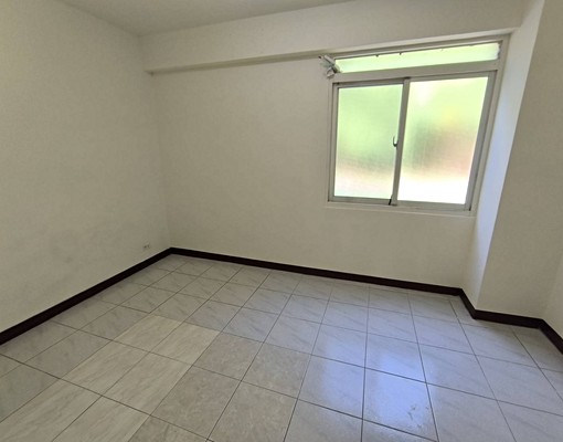 可停4台車,車庫可當倉庫,超低租金~超大地坪透天室內全新整理 - Image 2