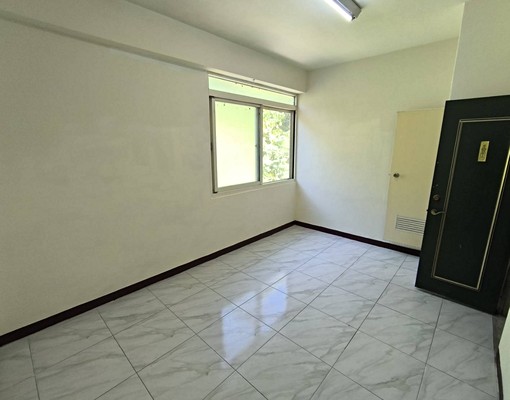 可停4台車,車庫可當倉庫,超低租金~超大地坪透天室內全新整理 - Image 7