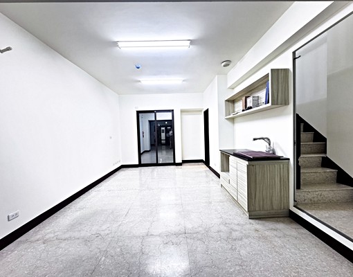 表哥到【楊明國中旁1+1層店住+車位】泳達首郡🌻🌻 - Image 2