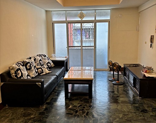 陽明國中尖美百貨旁公寓三樓 - Image 1