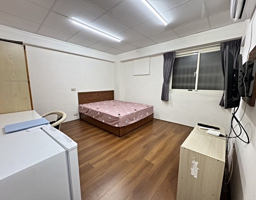 近!東門國小/乾淨可開窗明亮套房/獨立洗衣機 - Image 1