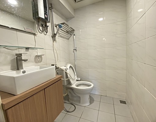 可租補~中國醫電梯陽台獨洗美套房 - Image 6