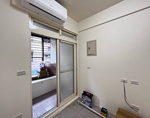 可租補～全新裝潢附傢俱/家電。鴻金寶商圈 - Image 1