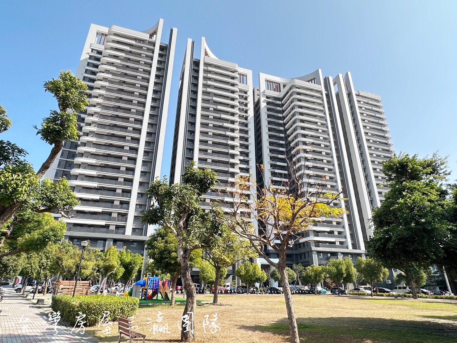 漢神百貨★14期指標社區高樓視野★百萬精裝三房平車