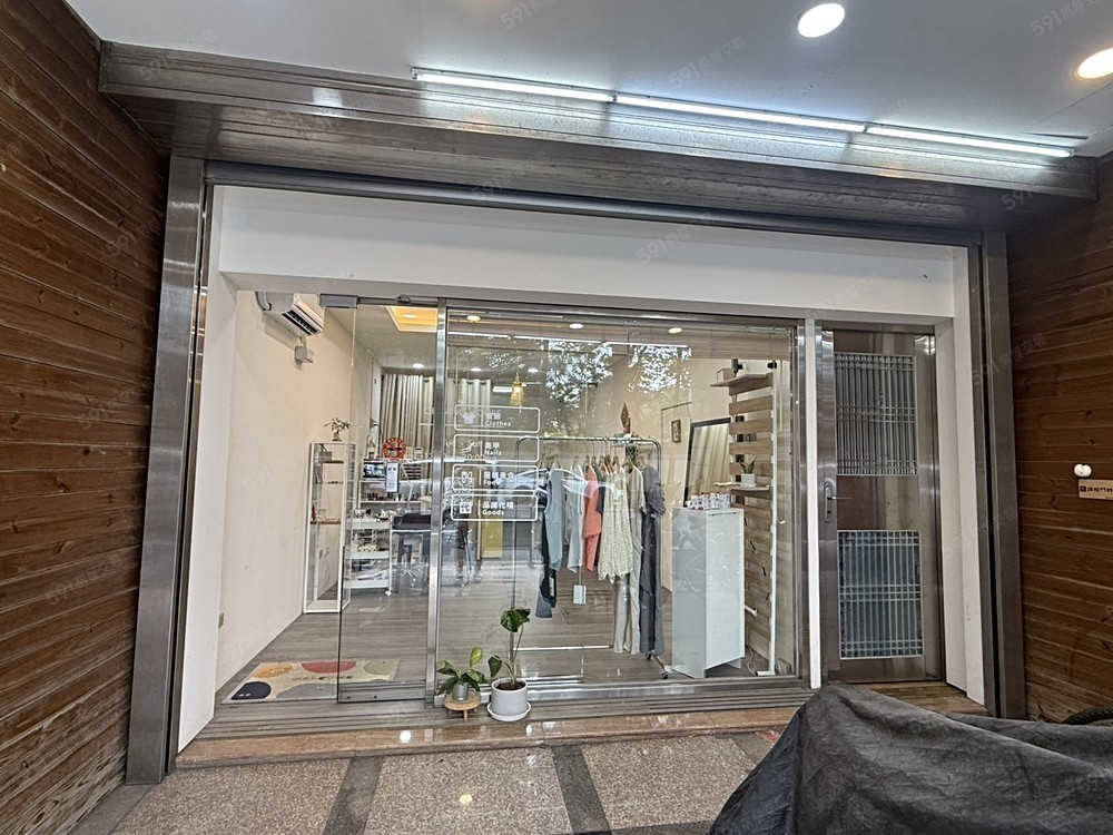 店面實景
獨立出入口