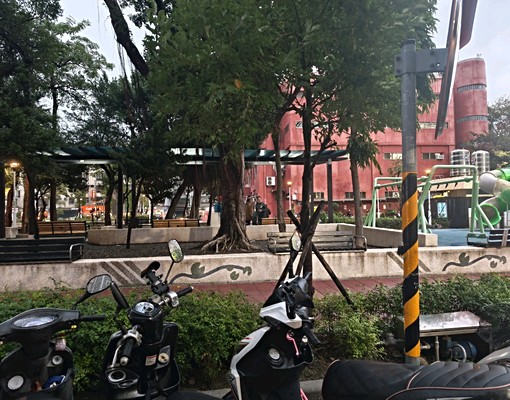 蘆洲永平公園旁邊,宜興診所B2坡道平面車位 - Image 3