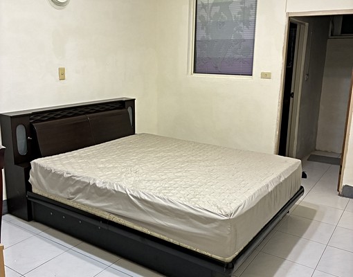 一橋到台北交通方便，巷口就有7-11和傳統市場，生活機能佳。 - Image 2