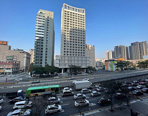 新光三越全新裝修全配大兩房露台戶B1平車 - Image 1