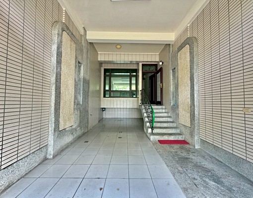 獨家專約🏅可租補/鳳山面河堤-鬧中取靜採光佳車庫透天 - Image 2