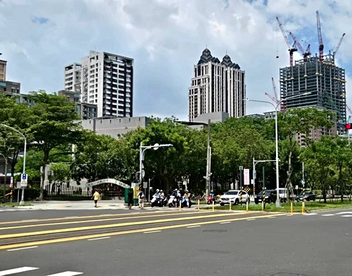 臨路★農十六龍華國小輕軌站大順路上店住 - Image 2