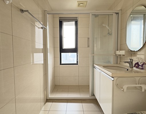 可租捕北屯中國醫附近平面車位家具街有一卡皮箱入住 - Image 4