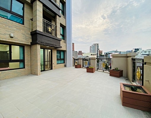 🉑租補🔥北區依公園大露台系統櫃大三房平車 - Image 2