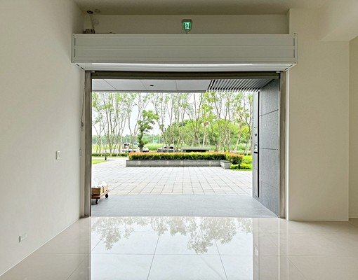 高鐵特區|晶悅合一|大面寬賺飽飽金店面 - Image 1