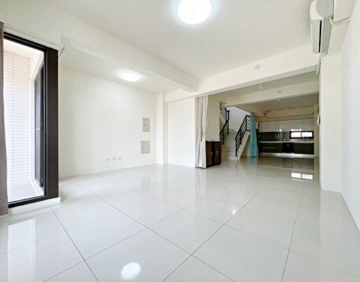 👍五權南路整棟店面住家｜三套房｜有電梯有空地 - Image 6