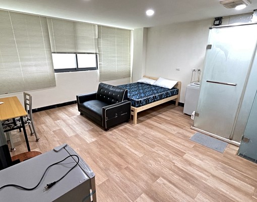 SOGO、誠品電梯獨立套房採光好 - Image 1