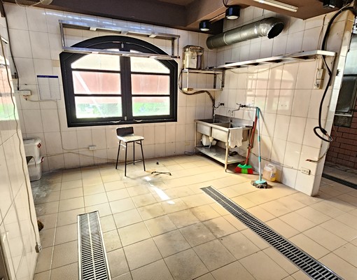 河堤社區~三角窗金店面1+2樓(租) - Image 9