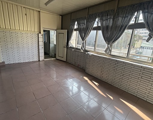 新生街頂加2房 - Image 2
