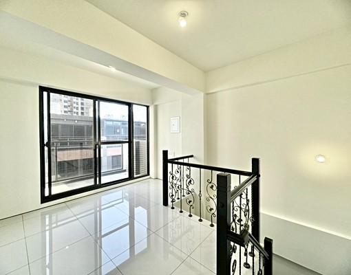 客運園區全新透天出♕永慶艾瑪氏♞工務所/辦公室/公司/大家庭 - Image 3