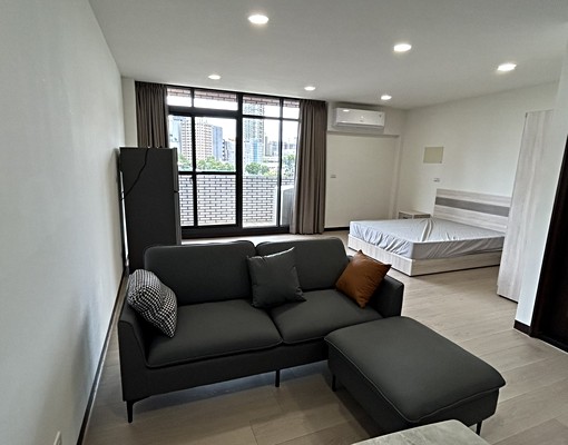 房東自租文心秀泰全新大套房全配.可租補 - Image 1