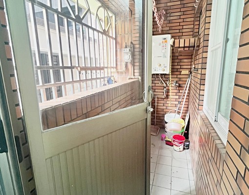 左營忠言路,近凹子底捷運、全聯、好事多,三房兩廳一衛一大車位 - Image 9