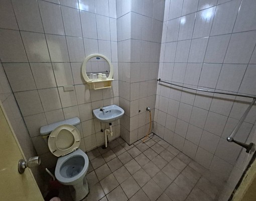 門前及前院可停2台汽車@可租補大空間3房@大肚中富國宅 - Image 6