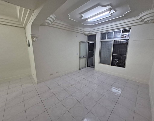 門前及前院可停2台汽車@可租補大空間3房@大肚中富國宅 - Image 2