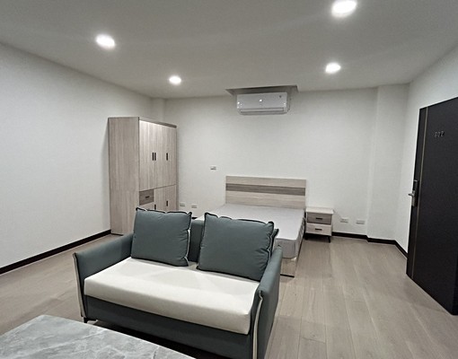 房東自租文心秀泰全新大套房全配.可租補 - Image 2