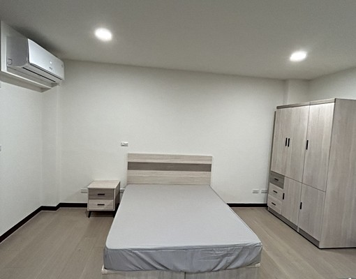 房東自租文心秀泰全新大套房全配.可租補 - Image 2