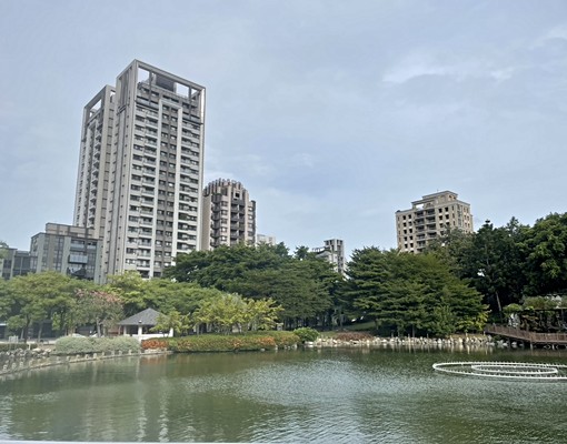 八期秀泰.好事多.迪卡農生活圈.中山醫 - Image 1