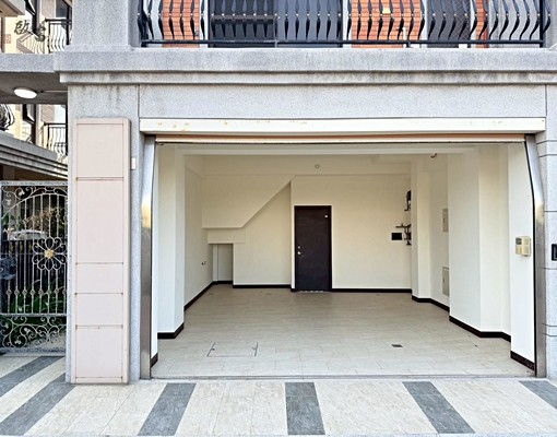 『啟富』微笑歐洲|全新庭院電梯透天+自有車庫 - Image 4