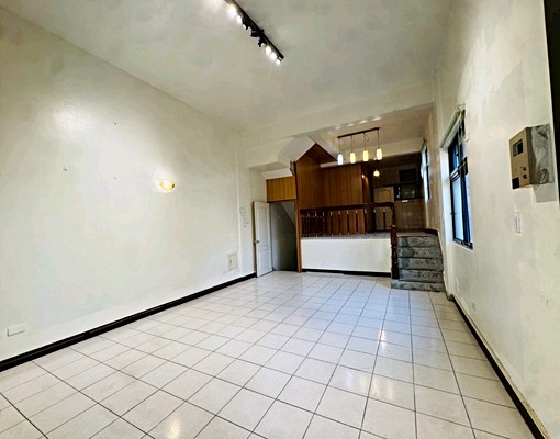 內新黃昏市場旁大地坪邊間透天 - Image 3