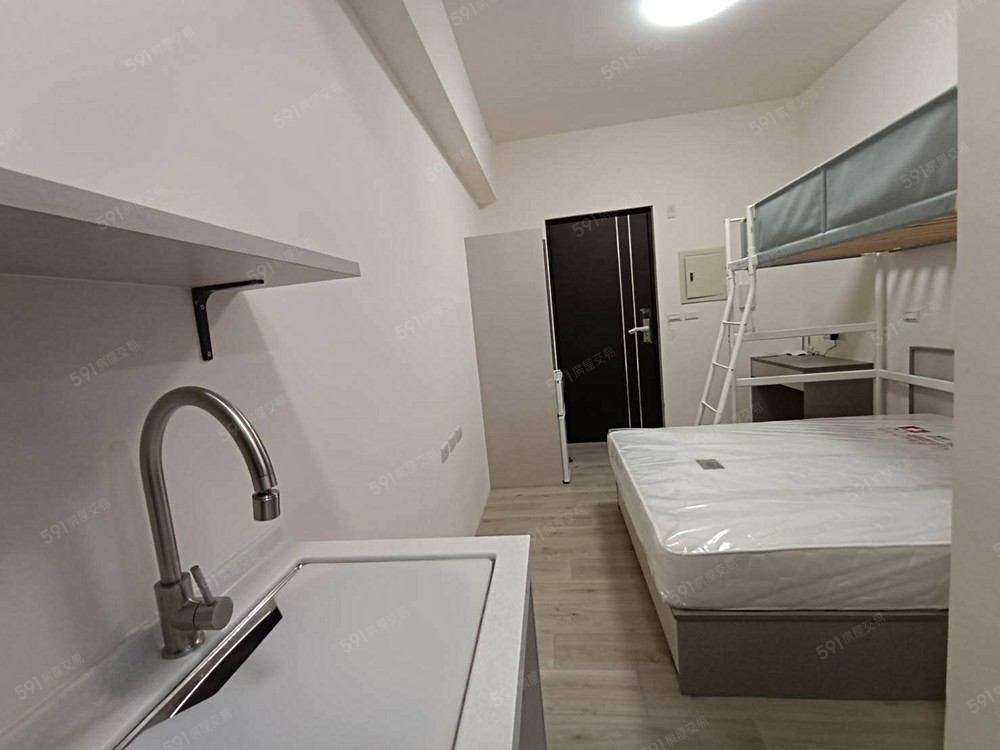 附流理臺、設有IH爐,方便運用。