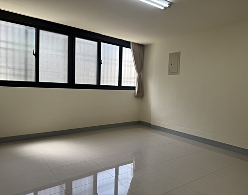 😄樂樂~正樹王路上全新整理透天+側邊倉庫廠房😄 - Image 14