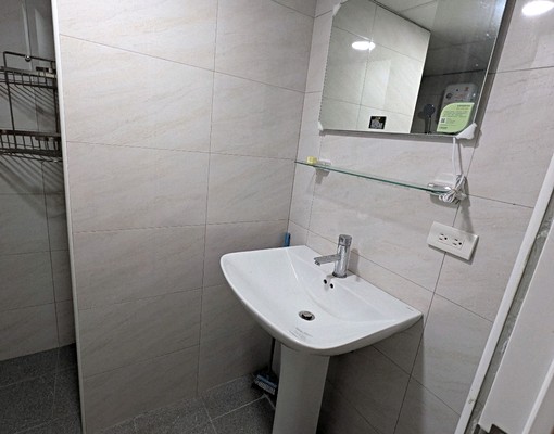 近中山醫/陽台獨洗曬/台水電套房 - Image 4