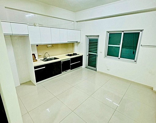 📢可租補！安南區整棟車庫透天出租｜5房大空間$33,000 - Image 5