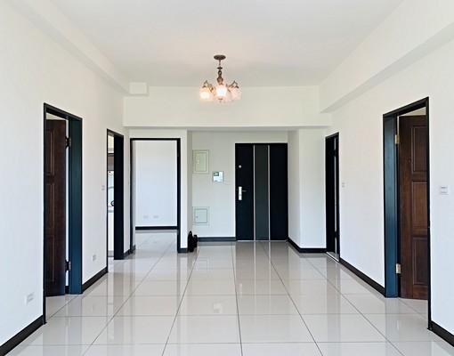 ＊家樂福旁，方正三房，含車位及管理費＊ - Image 2